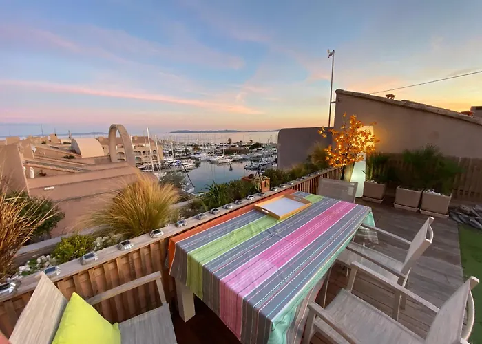 Apartment Port Duplex Plein Sud 200 M2 Et 100 M2 De Terrasse Hyeres